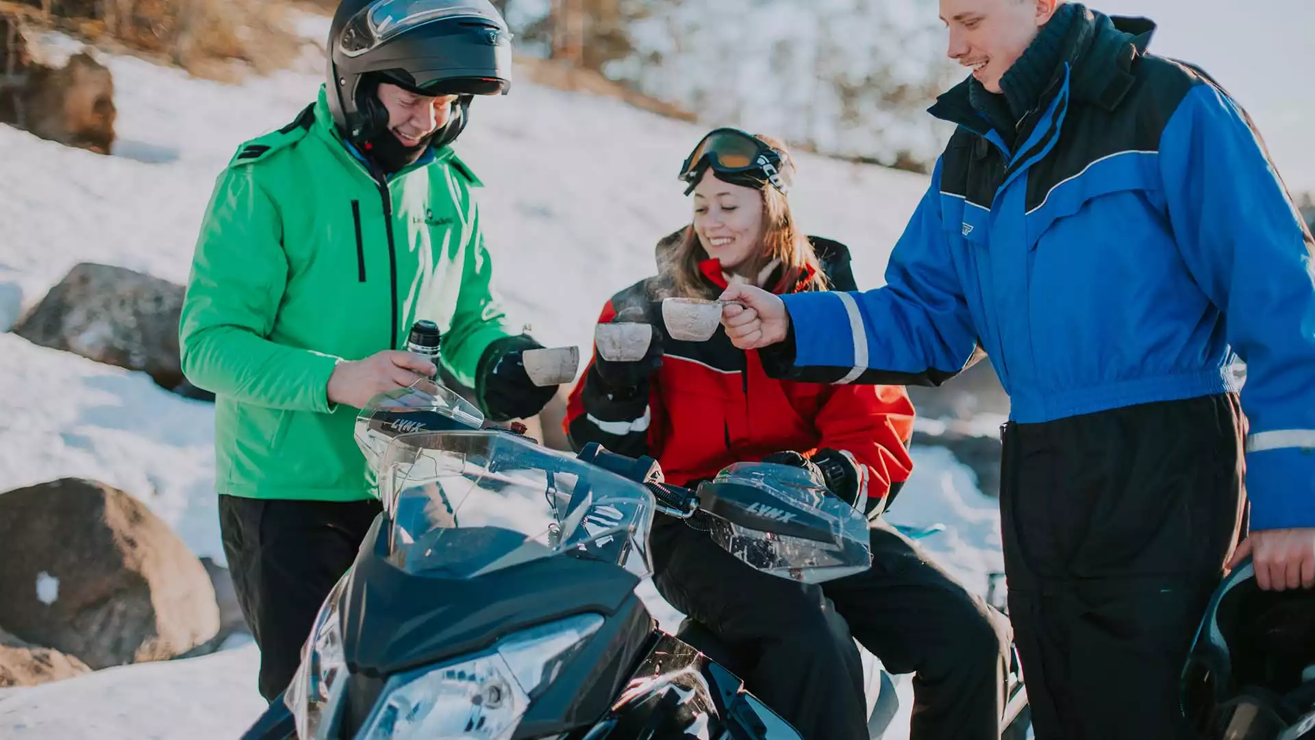 Met de sneeuwscooter erop uit