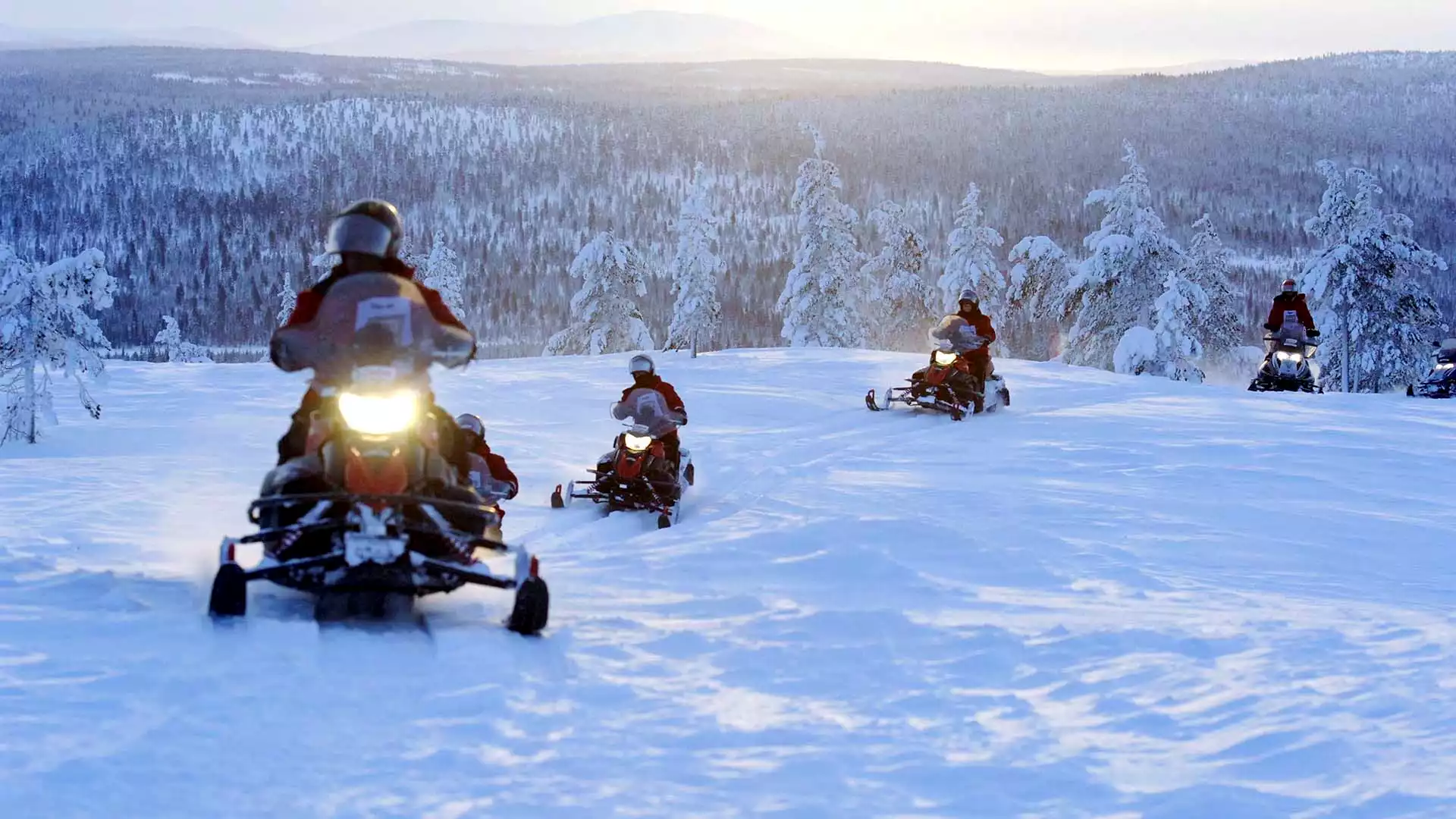 Snowfun activiteiten en sneeuwscooteravontuur