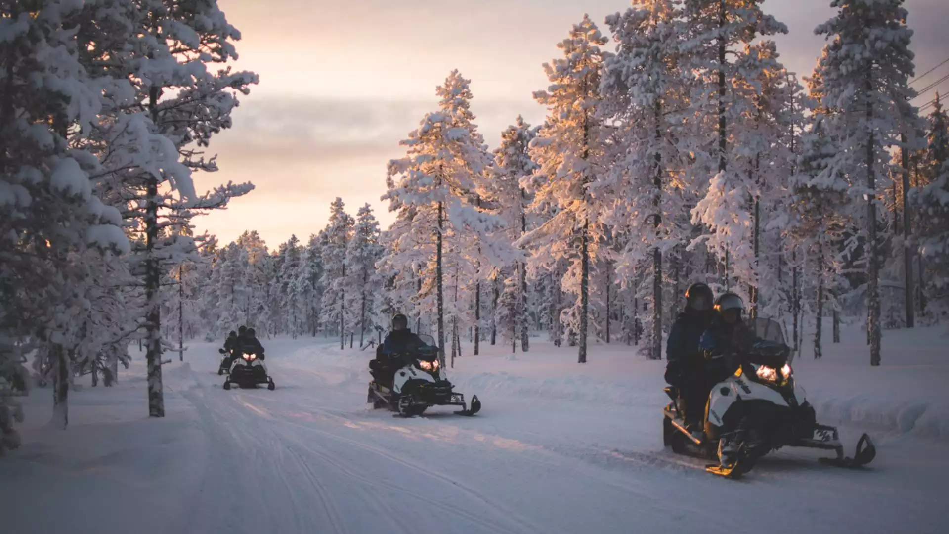 Op sneeuwscootersafari