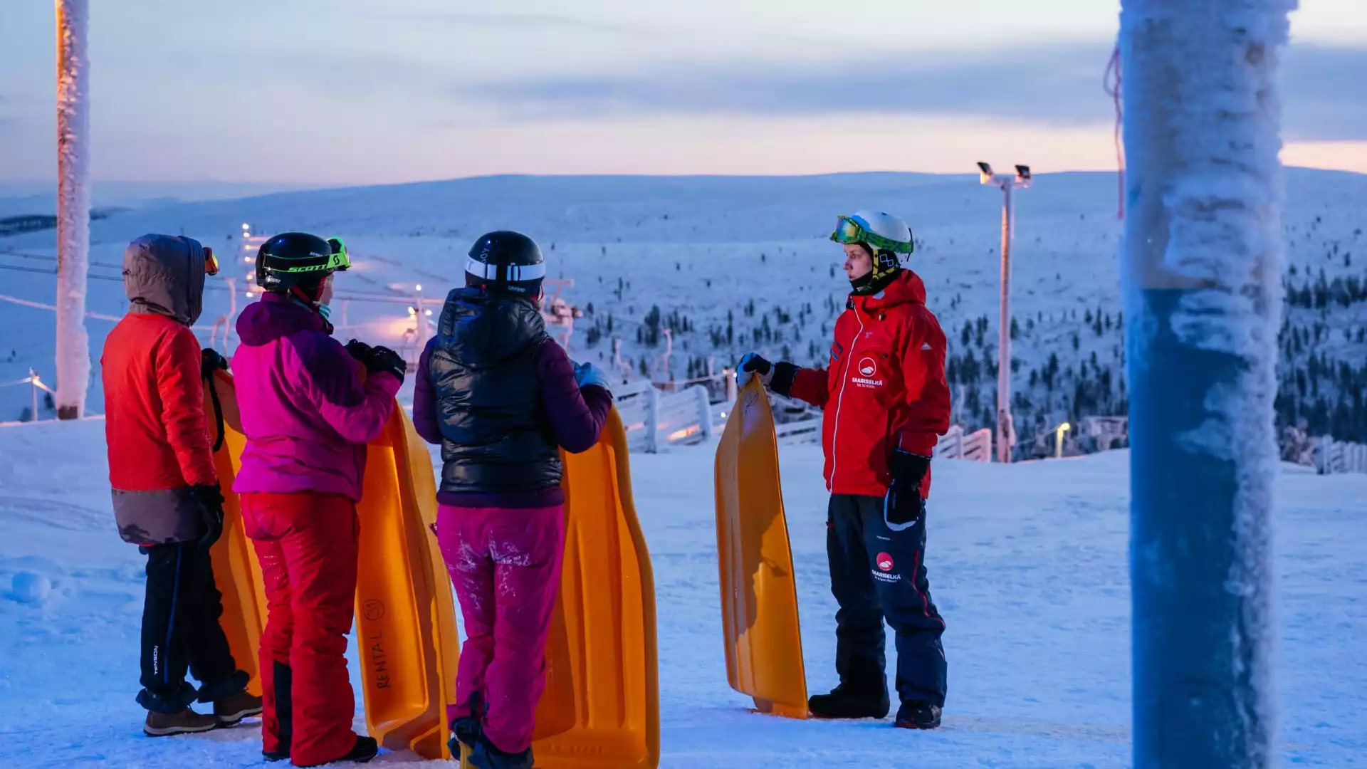 Sneeuwschoenwandelen naar de top van de Kaunispää