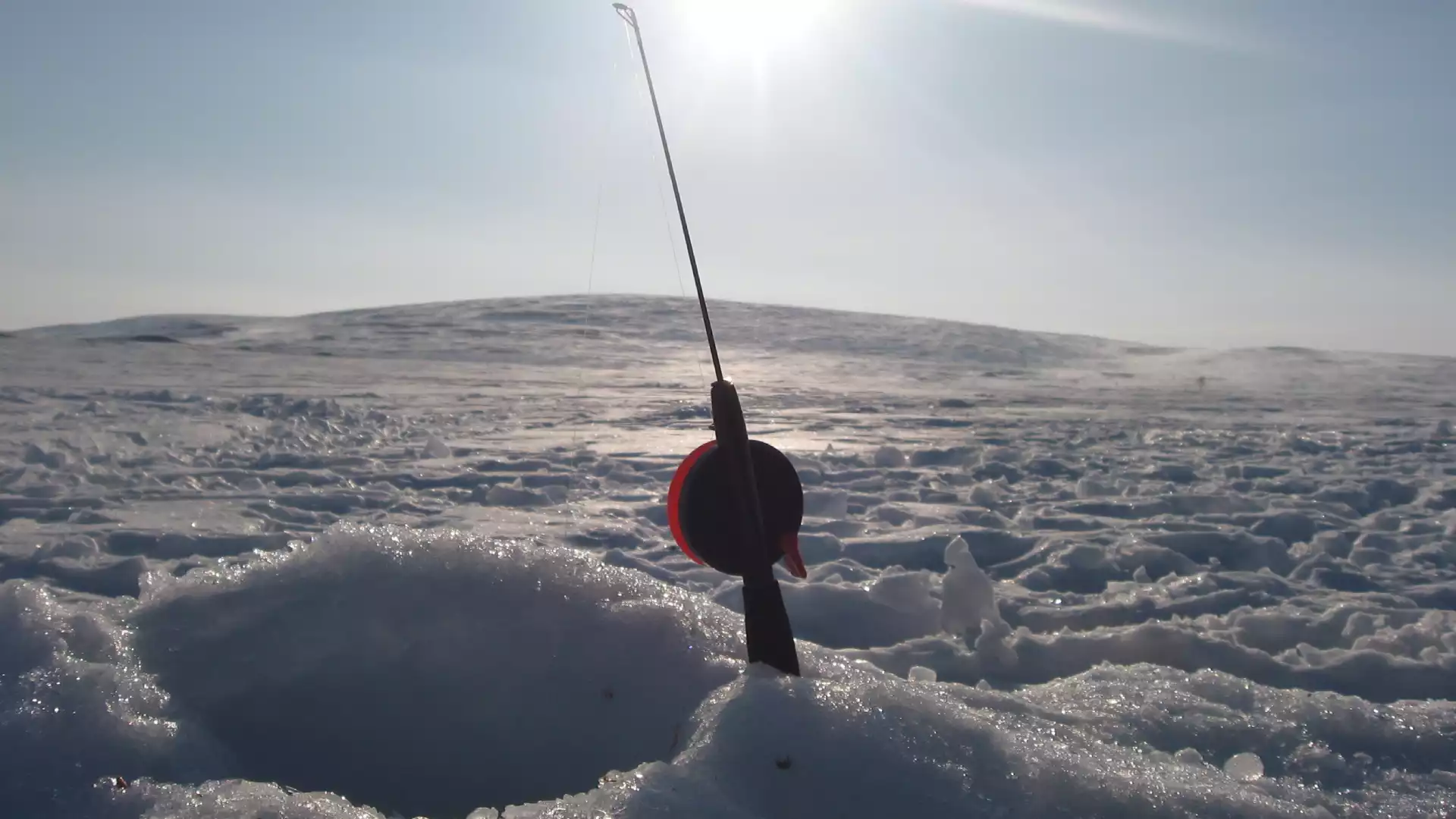 Op traditionele ski's de natuur in en ijsvissen