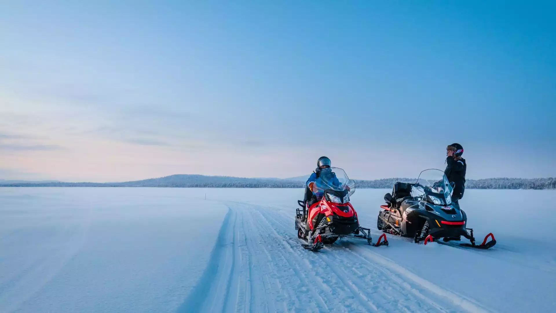 Ontdek Lapland met de sneeuwscooter en aurora workshop