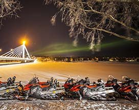 rovaniemi-op-zoeknaar-noorderlicht-sneeuwscooters