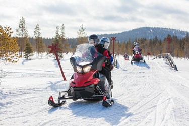 harriniva_hotels_safaris_snowmobiling_2