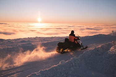 finland-lapland-winter-snowmobile
