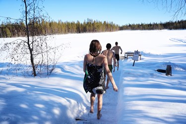Finland_sauna_winter_Ruka_Kuusamo_F94I5160-min