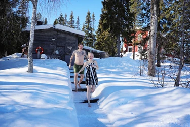Finland_sauna_winter_Ruka_Kuusamo_F94I5189-min