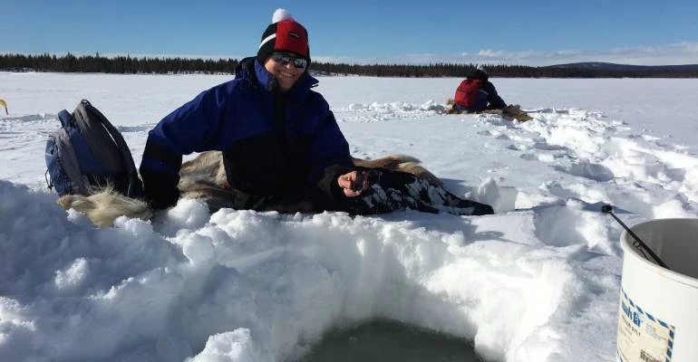 zweeds lapland ijsvissen